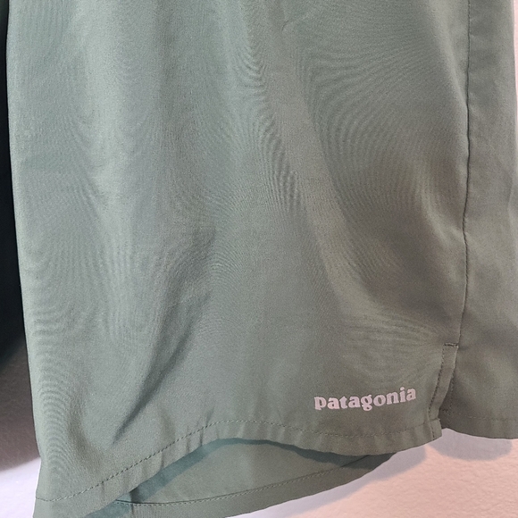 PATAGONIA Men's Multi Trails Shorts 8" in Hemlock Green Size Medium - Picture 4 of 10